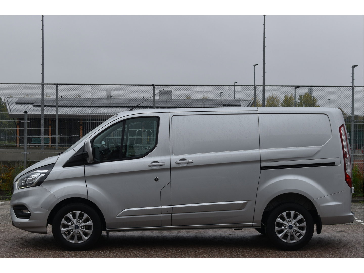 Ford Transit Custom 280 2.0 TDCI L1H1 Limited 2x schuifdeur 130 pk | NL-Auto | Camera | Carplay | Stoelverwarming | DAB | PDC | NAP