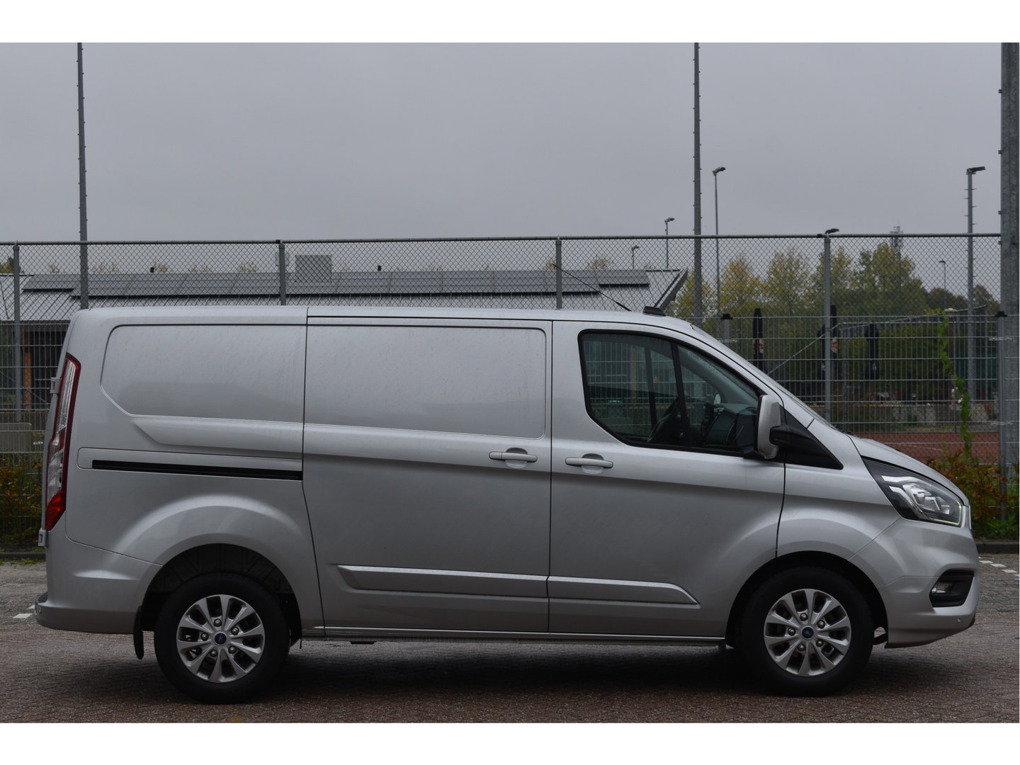 Ford Transit Custom 280 2.0 TDCI L1H1 Limited 2x schuifdeur 130 pk | NL-Auto | Camera | Carplay | Stoelverwarming | DAB | PDC | NAP