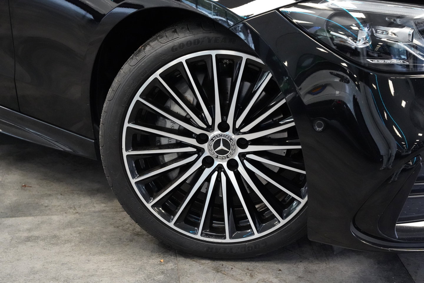Mercedes-Benz C-Klasse 200 Launch Edition AMG Line Panoramadak Advance Sound Trekhaak Sfeerverlichting Trekhaak NAP!