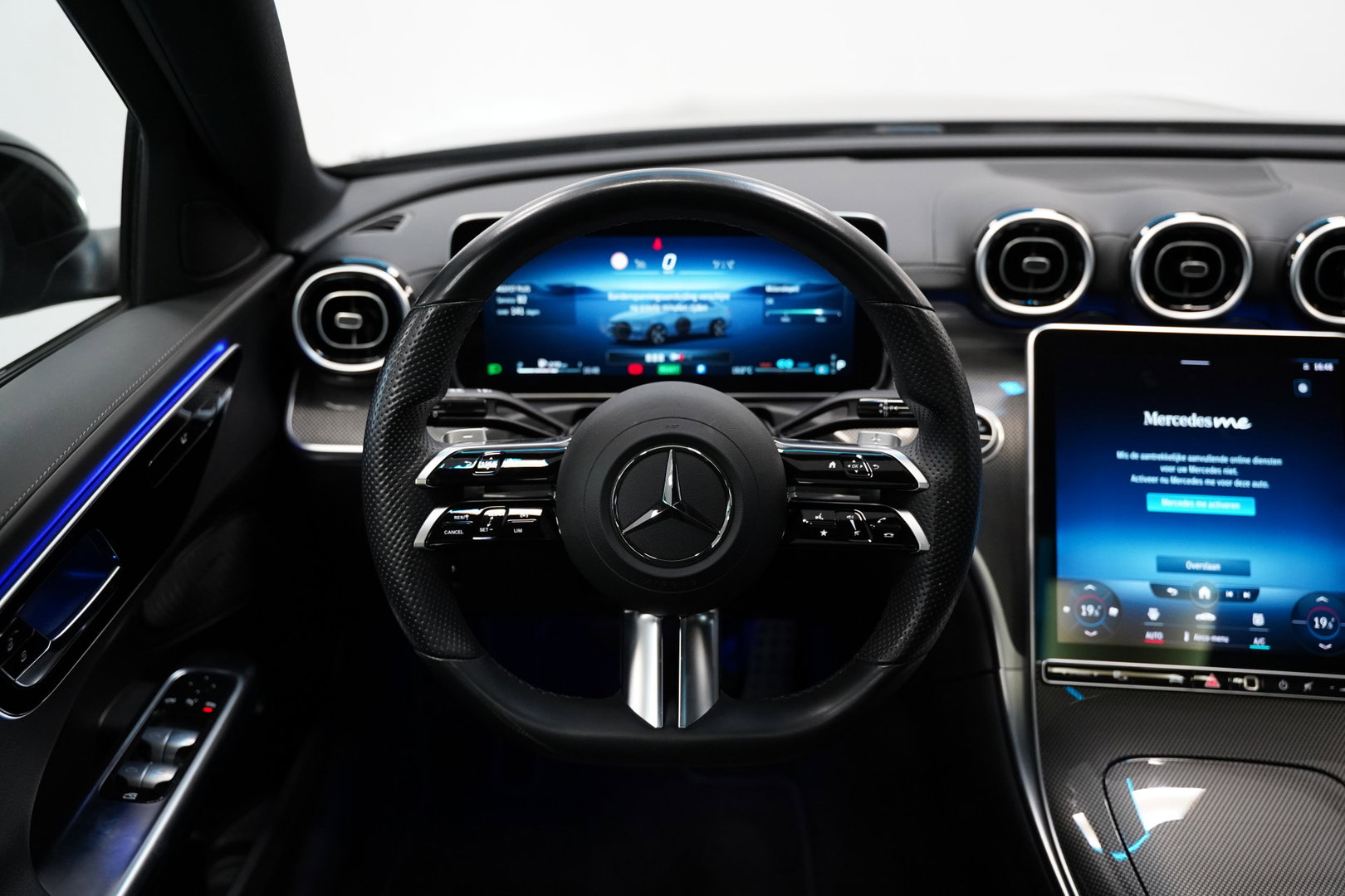 Mercedes-Benz C-Klasse 200 Launch Edition AMG Line Panoramadak Advance Sound Trekhaak Sfeerverlichting Trekhaak NAP!