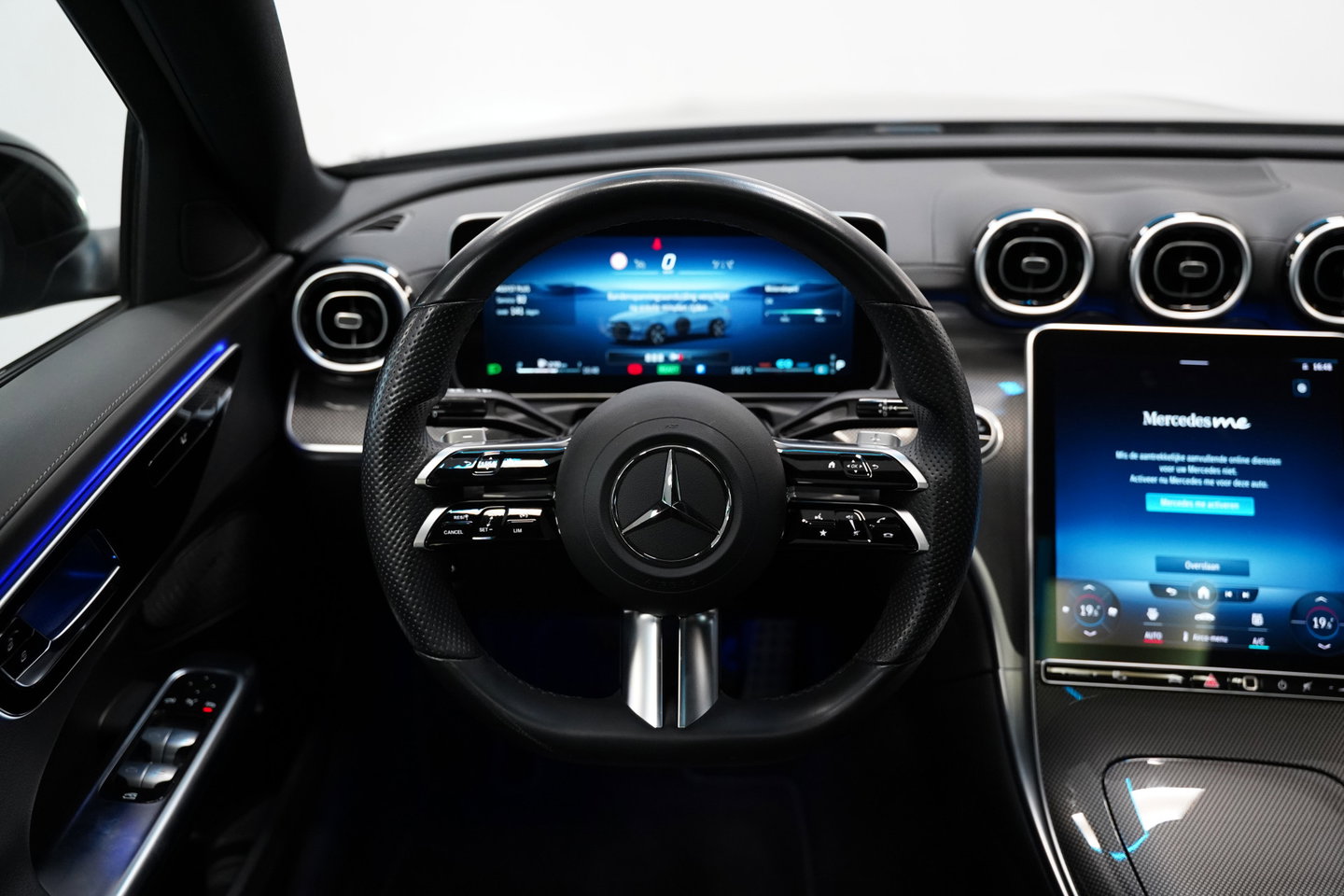 Mercedes-Benz C-Klasse 200 Launch Edition AMG Line Panoramadak Advance Sound Trekhaak Sfeerverlichting Trekhaak NAP!