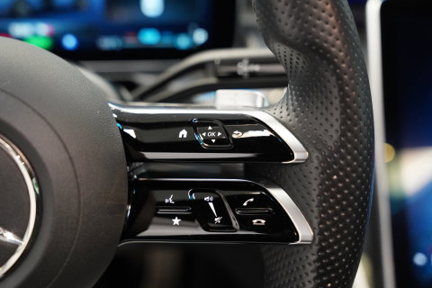 Mercedes-Benz C-Klasse 200 Launch Edition AMG Line Panoramadak Advance Sound Trekhaak Sfeerverlichting Trekhaak NAP!