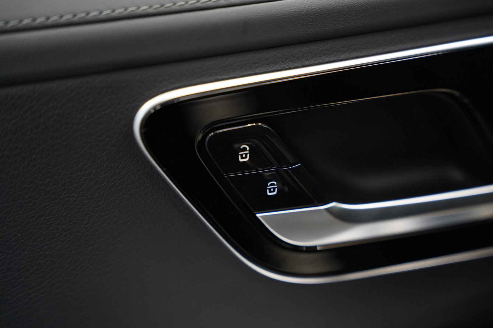 Mercedes-Benz C-Klasse 200 Launch Edition AMG Line Panoramadak Advance Sound Trekhaak Sfeerverlichting Trekhaak NAP!