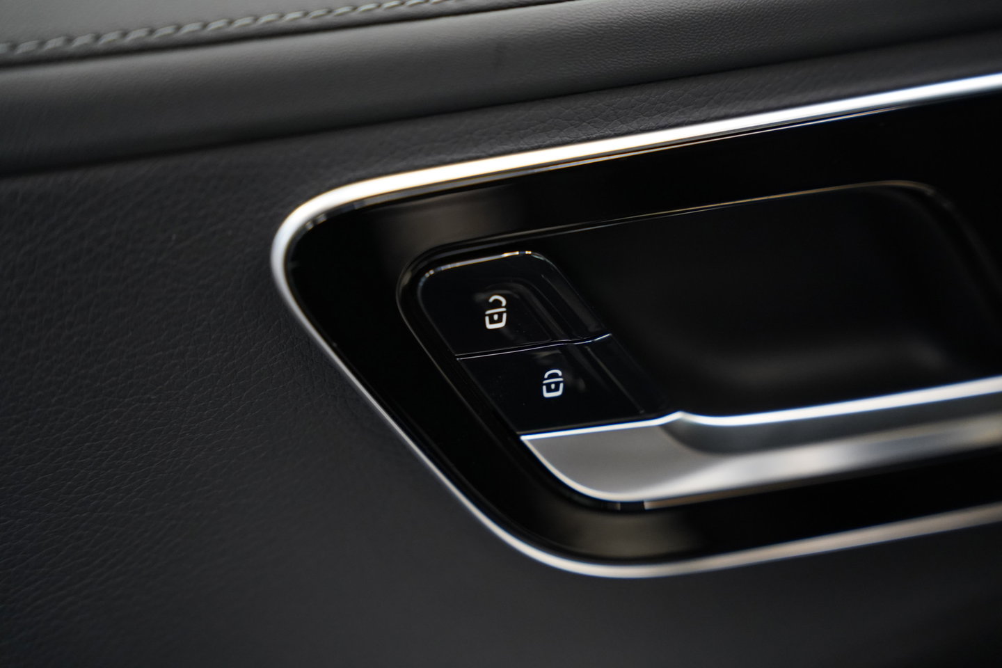 Mercedes-Benz C-Klasse 200 Launch Edition AMG Line Panoramadak Advance Sound Trekhaak Sfeerverlichting Trekhaak NAP!
