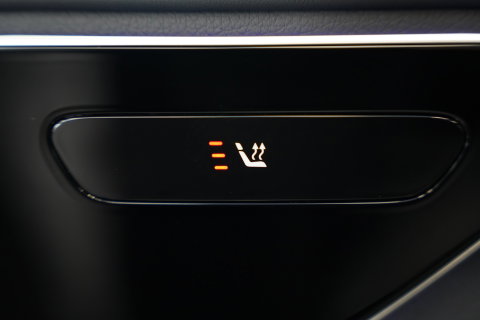 Mercedes-Benz C-Klasse 200 Launch Edition AMG Line Panoramadak Advance Sound Trekhaak Sfeerverlichting Trekhaak NAP!