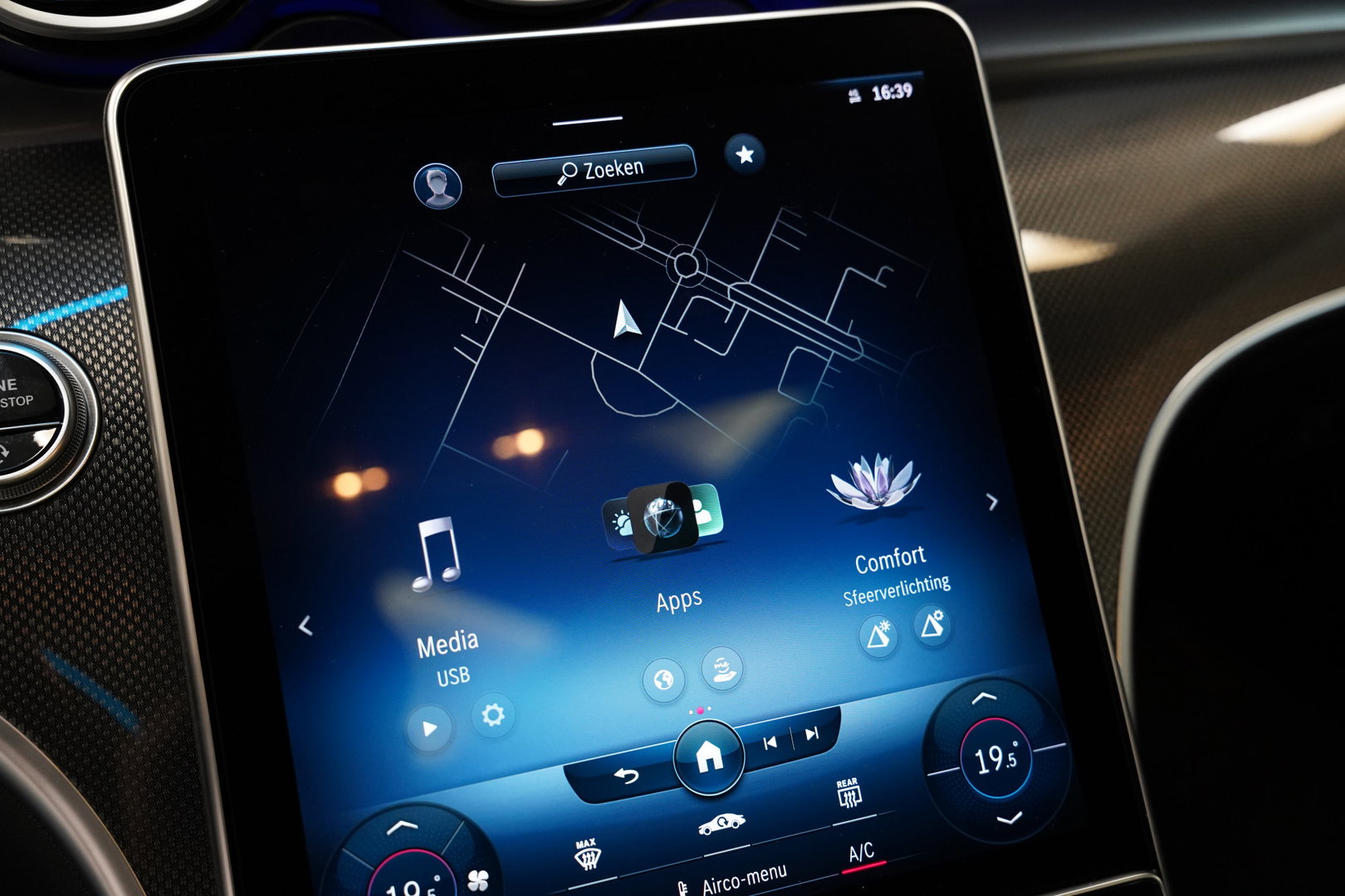 Mercedes-Benz C-Klasse 200 Launch Edition AMG Line Panoramadak Advance Sound Trekhaak Sfeerverlichting Trekhaak NAP!
