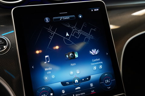 Mercedes-Benz C-Klasse 200 Launch Edition AMG Line Panoramadak Advance Sound Trekhaak Sfeerverlichting Trekhaak NAP!