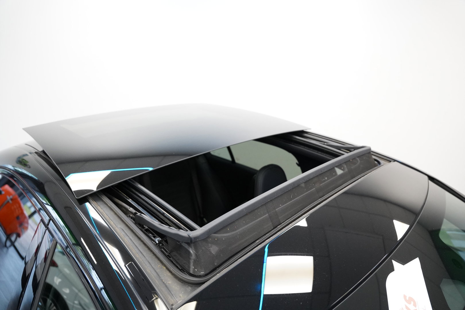 Mercedes-Benz C-Klasse 200 Launch Edition AMG Line Panoramadak Advance Sound Trekhaak Sfeerverlichting Trekhaak NAP!