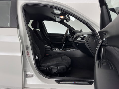 BMW 1-serie 116d High Executive M-Sportpack Aut. *XENON | HEATED-SPORTSEATS | NAVI-FULLMAP | CAMERA | PRIVACY-GLASS | AIRCO | PDC | CRUISE | 18''ALU*