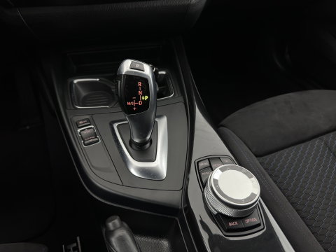 BMW 1-serie 116d High Executive M-Sportpack Aut. *XENON | HEATED-SPORTSEATS | NAVI-FULLMAP | CAMERA | PRIVACY-GLASS | AIRCO | PDC | CRUISE | 18''ALU*