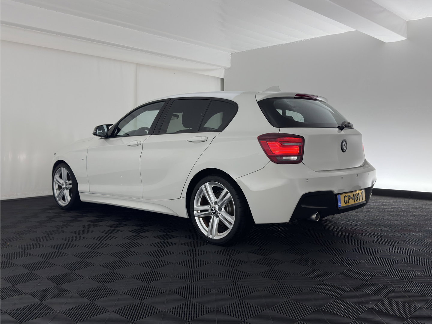 BMW 1-serie 116d High Executive M-Sportpack Aut. *XENON | HEATED-SPORTSEATS | NAVI-FULLMAP | CAMERA | PRIVACY-GLASS | AIRCO | PDC | CRUISE | 18''ALU*