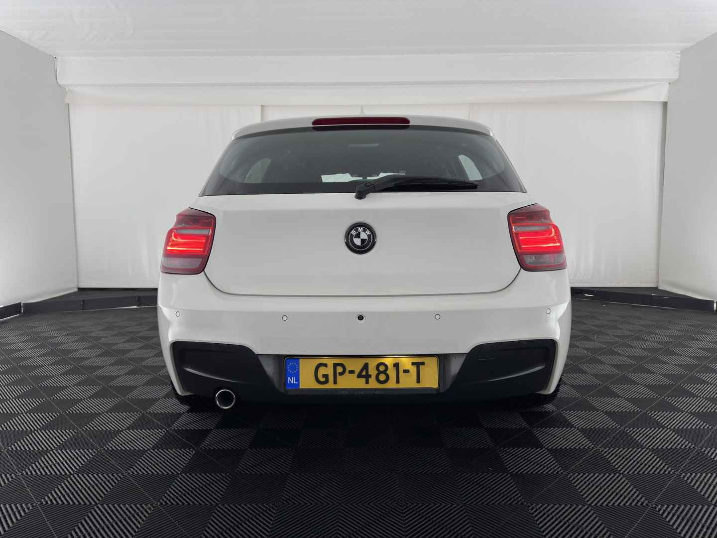 BMW 1-serie 116d High Executive M-Sportpack Aut. *XENON | HEATED-SPORTSEATS | NAVI-FULLMAP | CAMERA | PRIVACY-GLASS | AIRCO | PDC | CRUISE | 18''ALU*