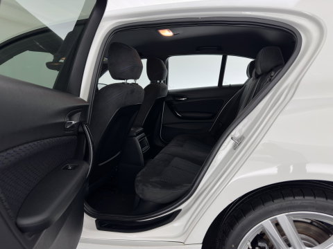 BMW 1-serie 116d High Executive M-Sportpack Aut. *XENON | HEATED-SPORTSEATS | NAVI-FULLMAP | CAMERA | PRIVACY-GLASS | AIRCO | PDC | CRUISE | 18''ALU*