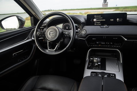 Mazda CX-60 2.5 e-SkyActiv PHEV Homura Plus PANORAMA / 360 CAMERA / STOELVERWARMING + KOELING / CARPLAY / ADAPTIVE CRUISE