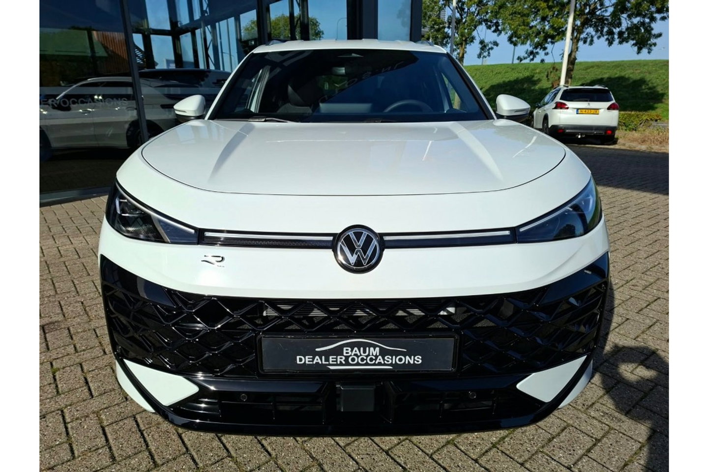 Volkswagen T-Roc 1.5 ETSI R-LINE FIRST AUTOMAAT NAVI LMV PDC-CAMERA WINTERPACK