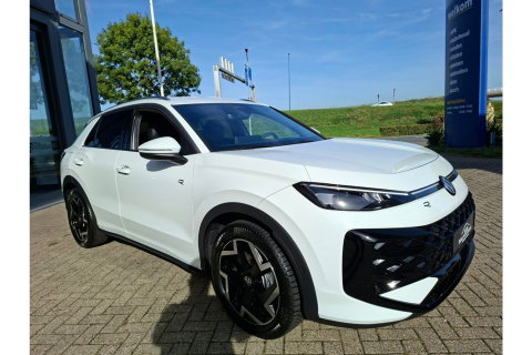 Volkswagen T-Roc 1.5 ETSI R-LINE FIRST AUTOMAAT NAVI LMV PDC-CAMERA WINTERPACK