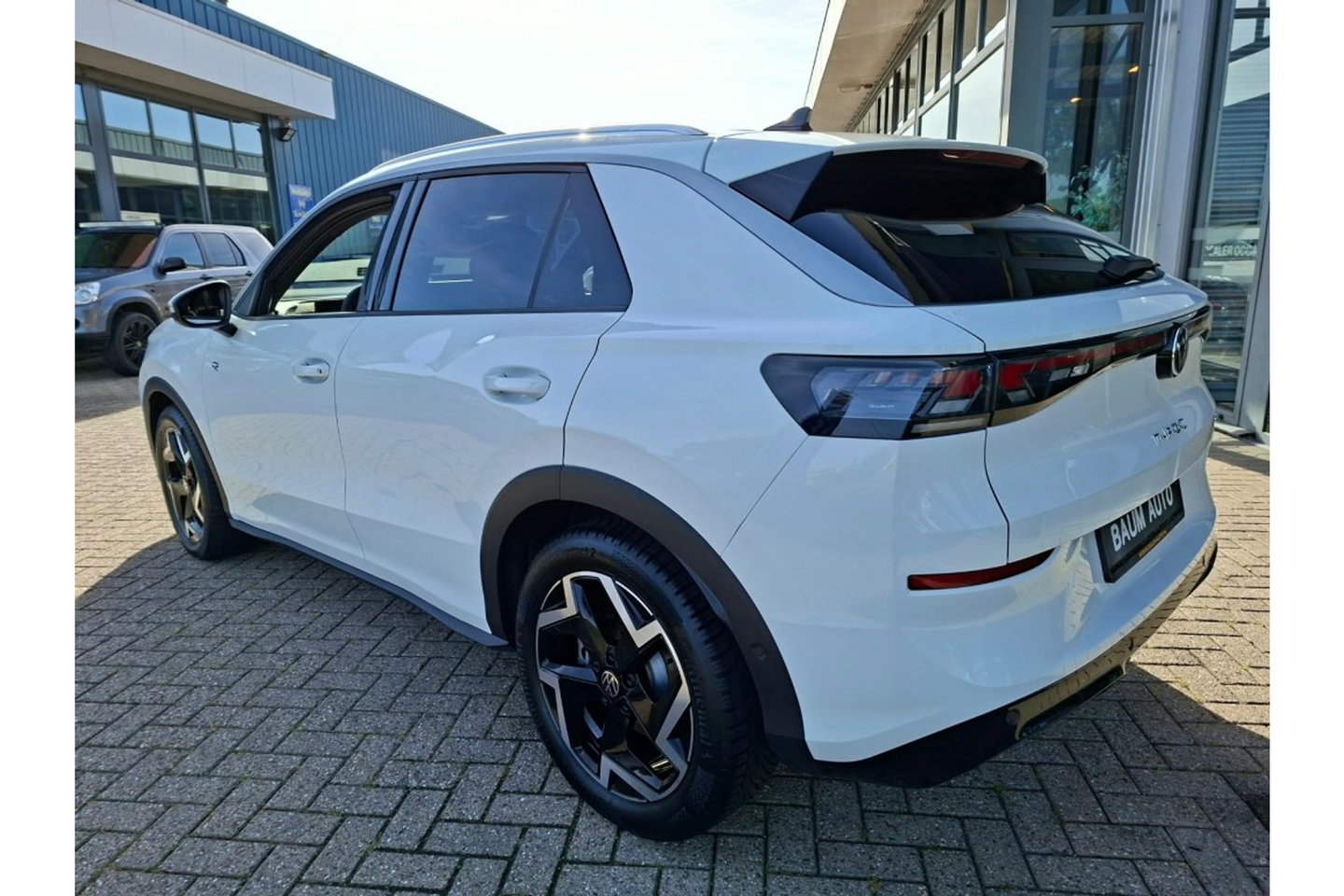 Volkswagen T-Roc 1.5 ETSI R-LINE FIRST AUTOMAAT NAVI LMV PDC-CAMERA WINTERPACK