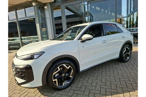 Volkswagen T-Roc 1.5 ETSI R-LINE FIRST AUTOMAAT NAVI LMV PDC-CAMERA WINTERPACK