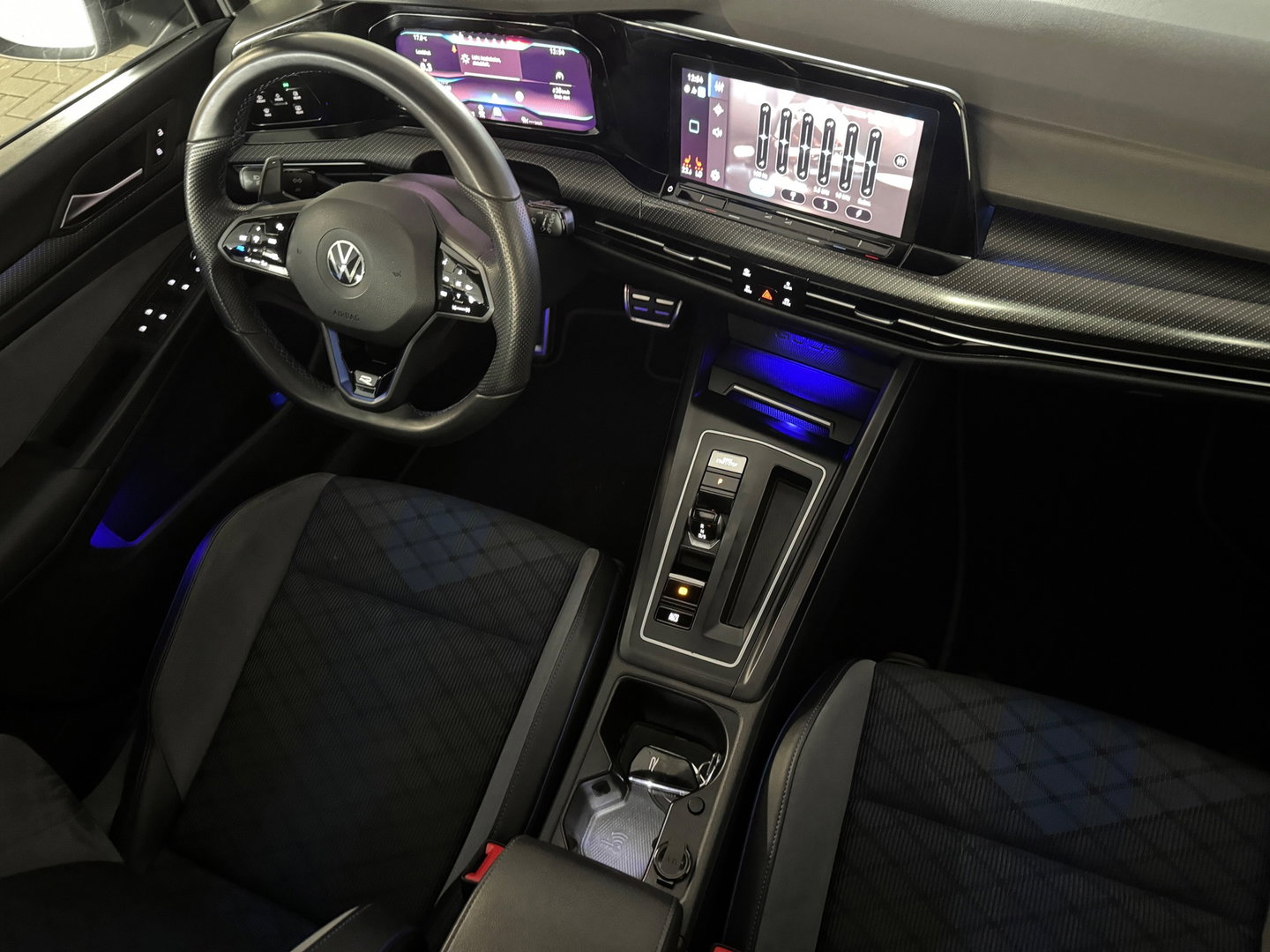 Volkswagen Golf 2.0 TSI R 4Motion Pano|Harman Kardon|Camera|Keyless