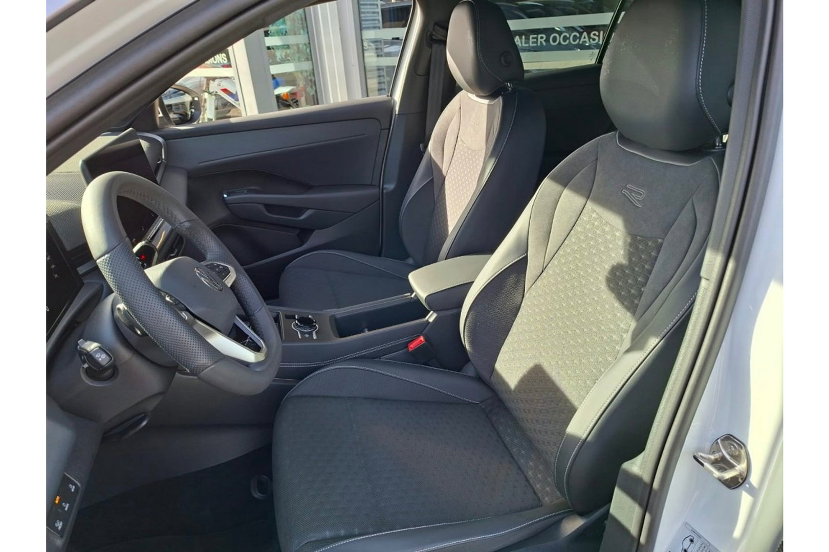 Volkswagen T-Roc 1.5 ETSI R-LINE FIRST AUTOMAAT NAVI LMV PDC-CAMERA WINTERPACK