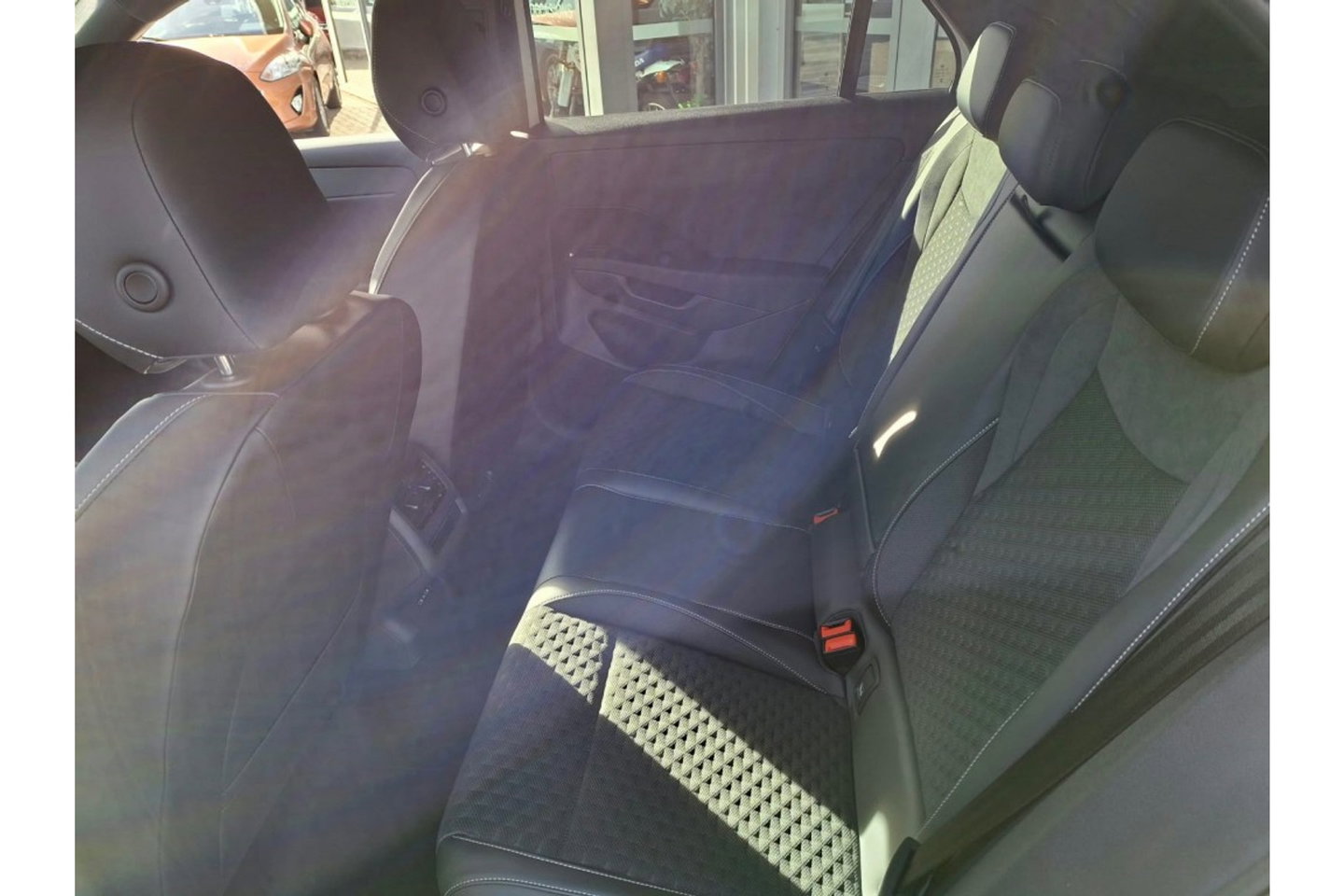 Volkswagen T-Roc 1.5 ETSI R-LINE FIRST AUTOMAAT NAVI LMV PDC-CAMERA WINTERPACK