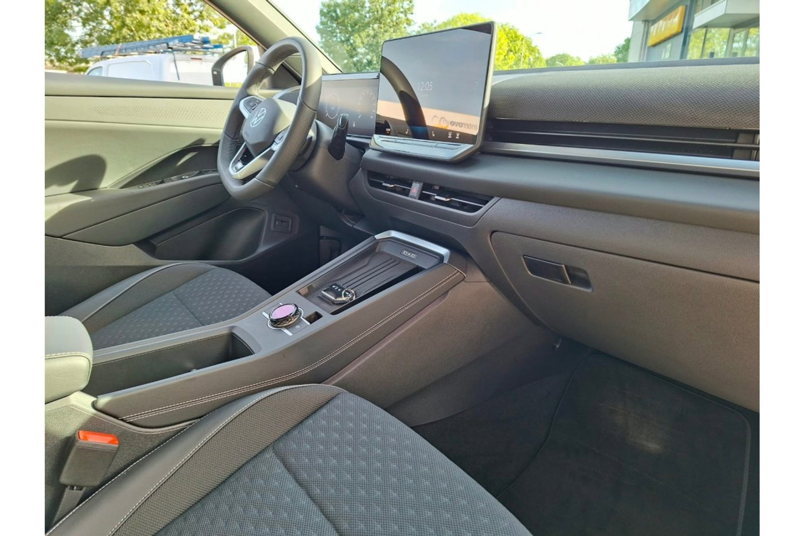 Volkswagen T-Roc 1.5 ETSI R-LINE FIRST AUTOMAAT NAVI LMV PDC-CAMERA WINTERPACK