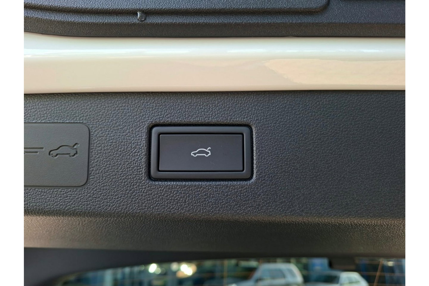 Volkswagen T-Roc 1.5 ETSI R-LINE FIRST AUTOMAAT NAVI LMV PDC-CAMERA WINTERPACK
