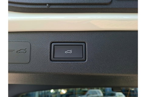 Volkswagen T-Roc 1.5 ETSI R-LINE FIRST AUTOMAAT NAVI LMV PDC-CAMERA WINTERPACK