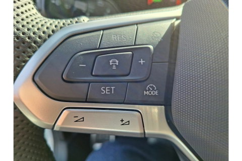 Volkswagen T-Roc 1.5 ETSI R-LINE FIRST AUTOMAAT NAVI LMV PDC-CAMERA WINTERPACK