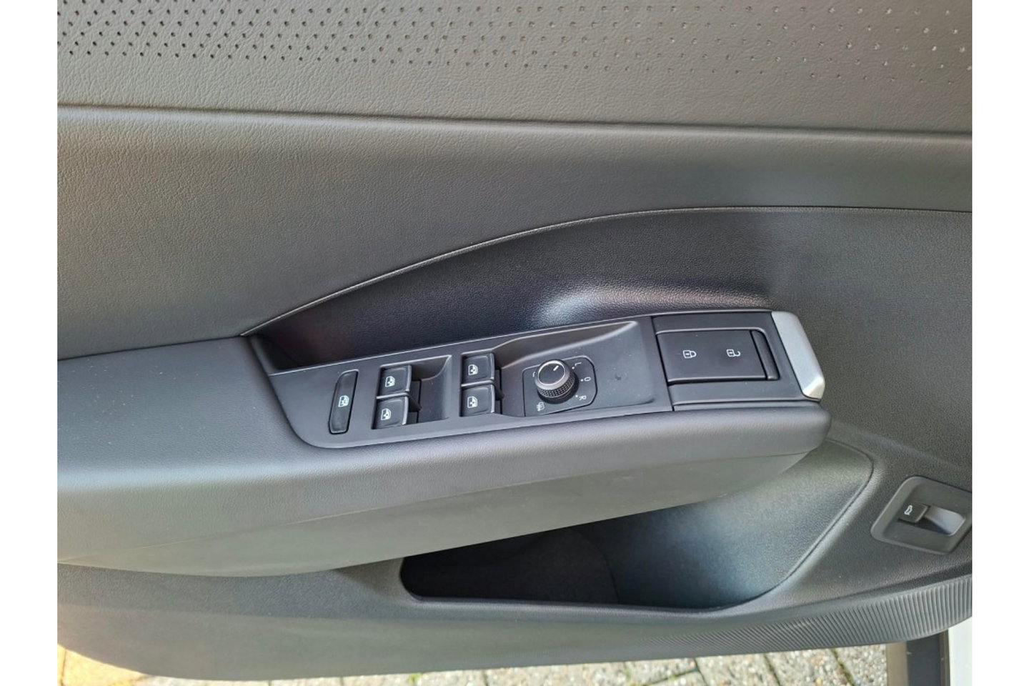 Volkswagen T-Roc 1.5 ETSI R-LINE FIRST AUTOMAAT NAVI LMV PDC-CAMERA WINTERPACK