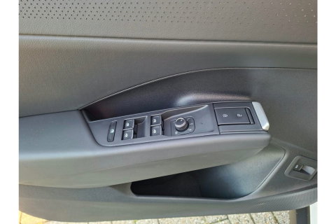 Volkswagen T-Roc 1.5 ETSI R-LINE FIRST AUTOMAAT NAVI LMV PDC-CAMERA WINTERPACK