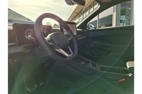 Volkswagen T-Roc 1.5 ETSI R-LINE FIRST AUTOMAAT NAVI LMV PDC-CAMERA WINTERPACK