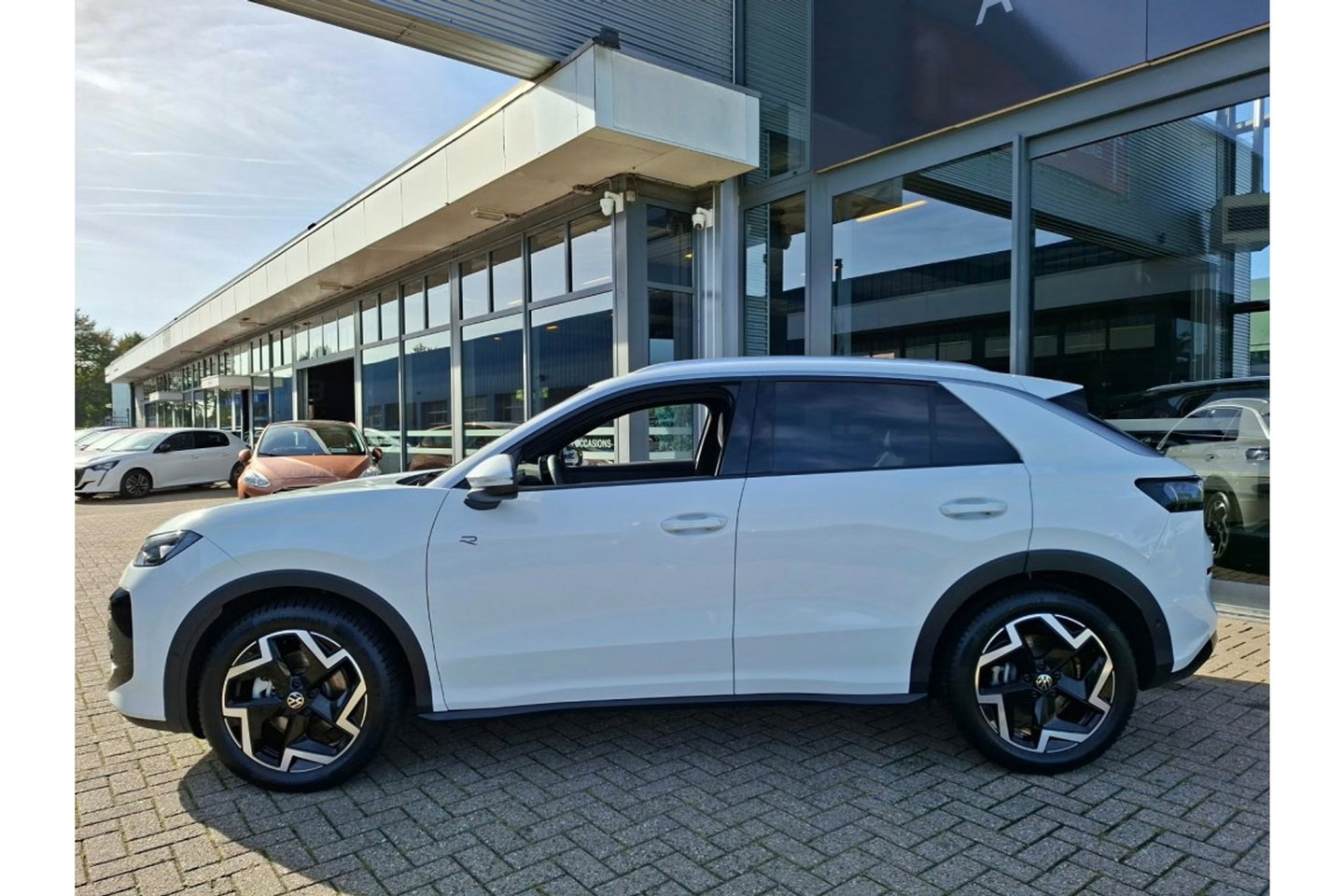 Volkswagen T-Roc 1.5 ETSI R-LINE FIRST AUTOMAAT NAVI LMV PDC-CAMERA WINTERPACK