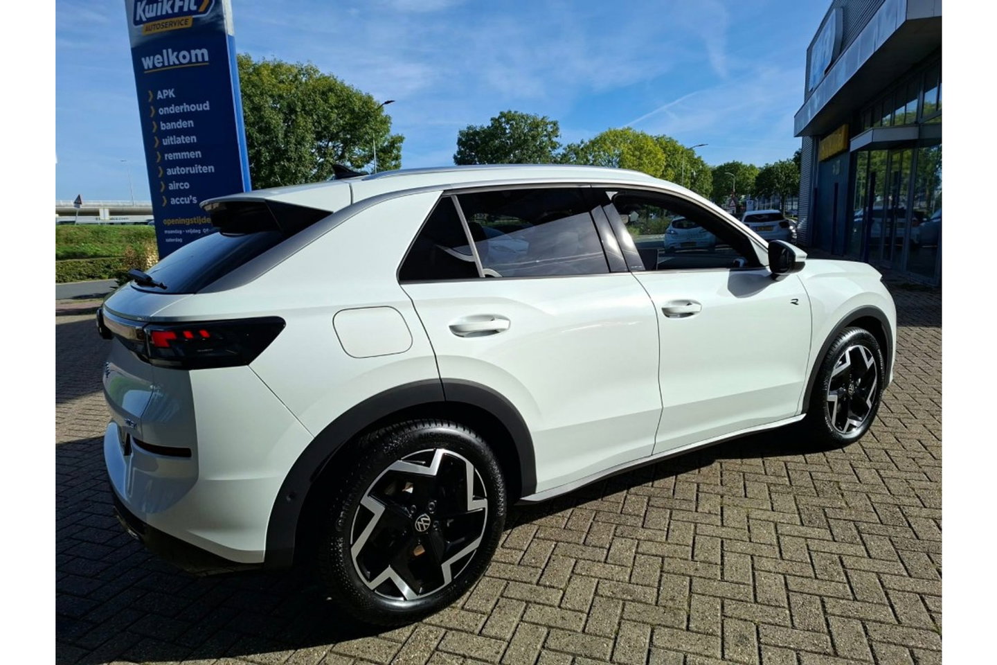 Volkswagen T-Roc 1.5 ETSI R-LINE FIRST AUTOMAAT NAVI LMV PDC-CAMERA WINTERPACK