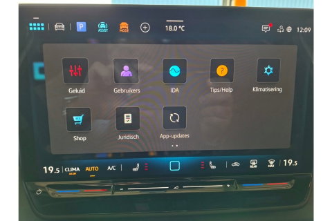 Volkswagen T-Roc 1.5 ETSI R-LINE FIRST AUTOMAAT NAVI LMV PDC-CAMERA WINTERPACK