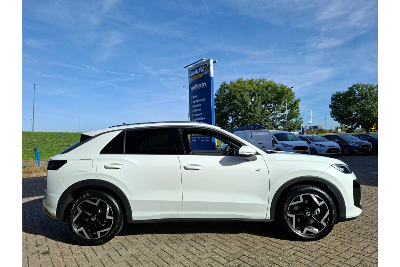 Volkswagen T-Roc 1.5 ETSI R-LINE FIRST AUTOMAAT NAVI LMV PDC-CAMERA WINTERPACK