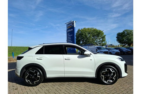 Volkswagen T-Roc 1.5 ETSI R-LINE FIRST AUTOMAAT NAVI LMV PDC-CAMERA WINTERPACK