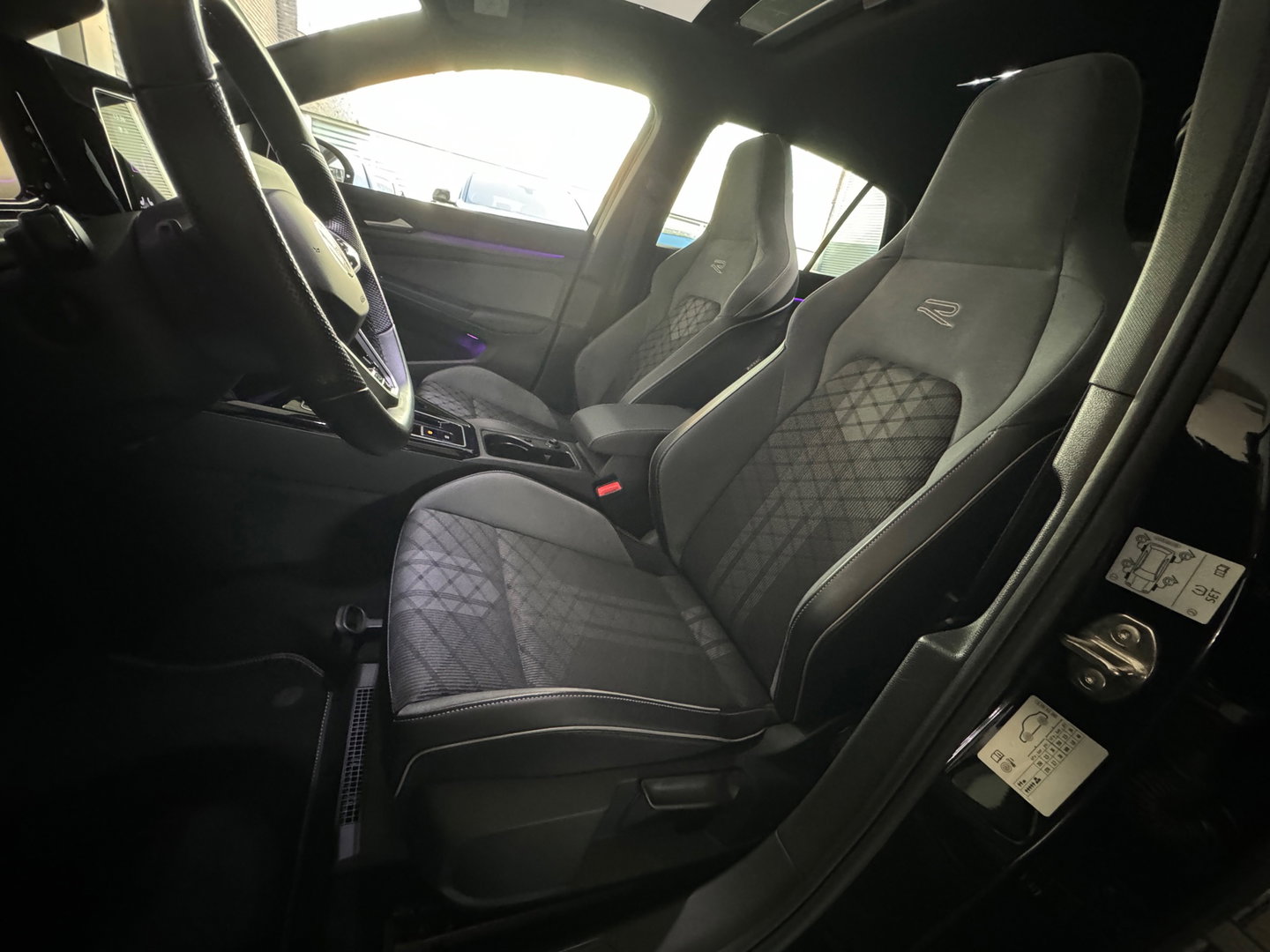 Volkswagen Golf 1.5 eTSI R-Line Pano|Keyless|ACC|Trekhaak|Lane Assist