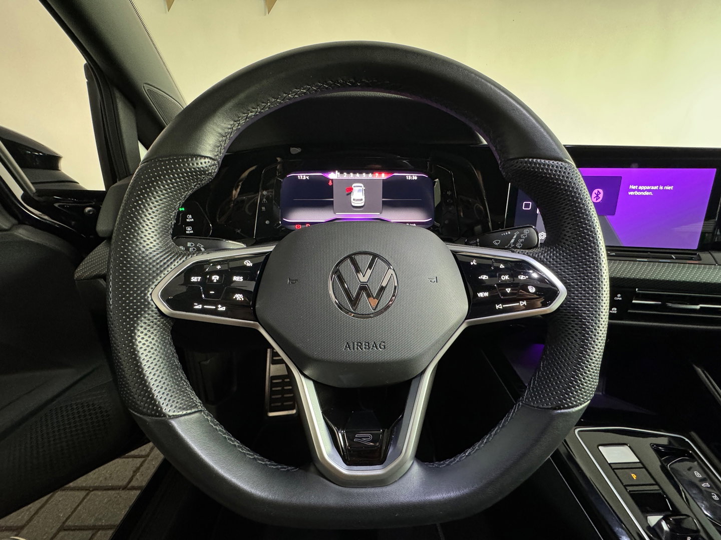 Volkswagen Golf 1.5 eTSI R-Line Pano|Keyless|ACC|Trekhaak|Lane Assist