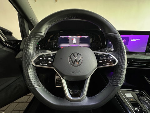 Volkswagen Golf 1.5 eTSI R-Line Pano|Keyless|ACC|Trekhaak|Lane Assist
