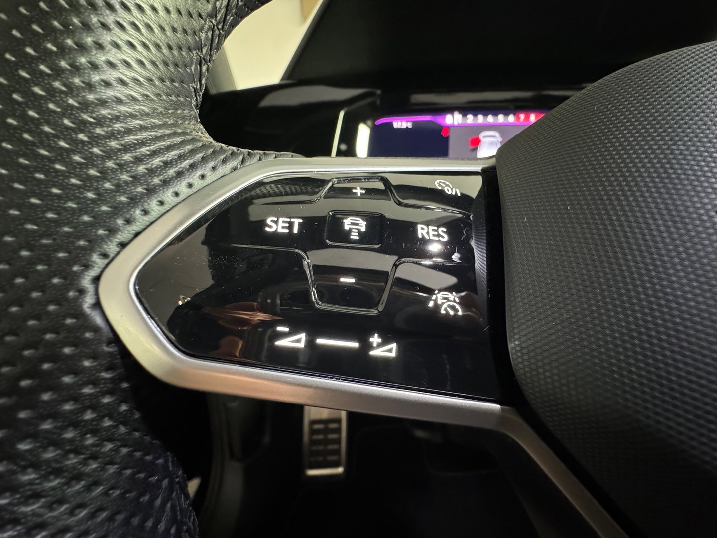 Volkswagen Golf 1.5 eTSI R-Line Pano|Keyless|ACC|Trekhaak|Lane Assist