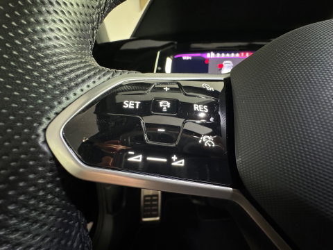 Volkswagen Golf 1.5 eTSI R-Line Pano|Keyless|ACC|Trekhaak|Lane Assist