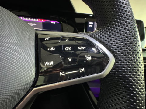 Volkswagen Golf 1.5 eTSI R-Line Pano|Keyless|ACC|Trekhaak|Lane Assist