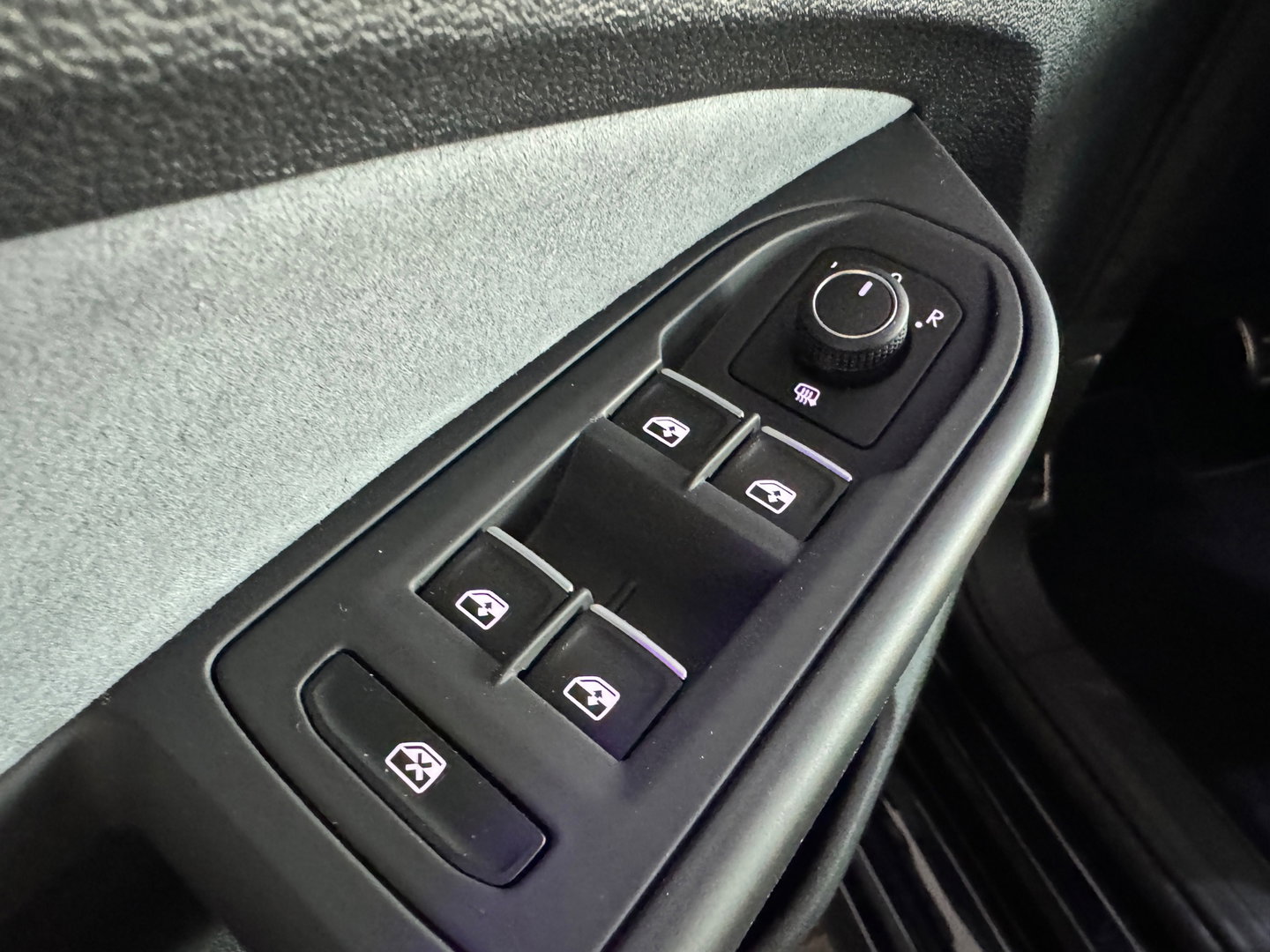 Volkswagen Golf 1.5 eTSI R-Line Pano|Keyless|ACC|Trekhaak|Lane Assist