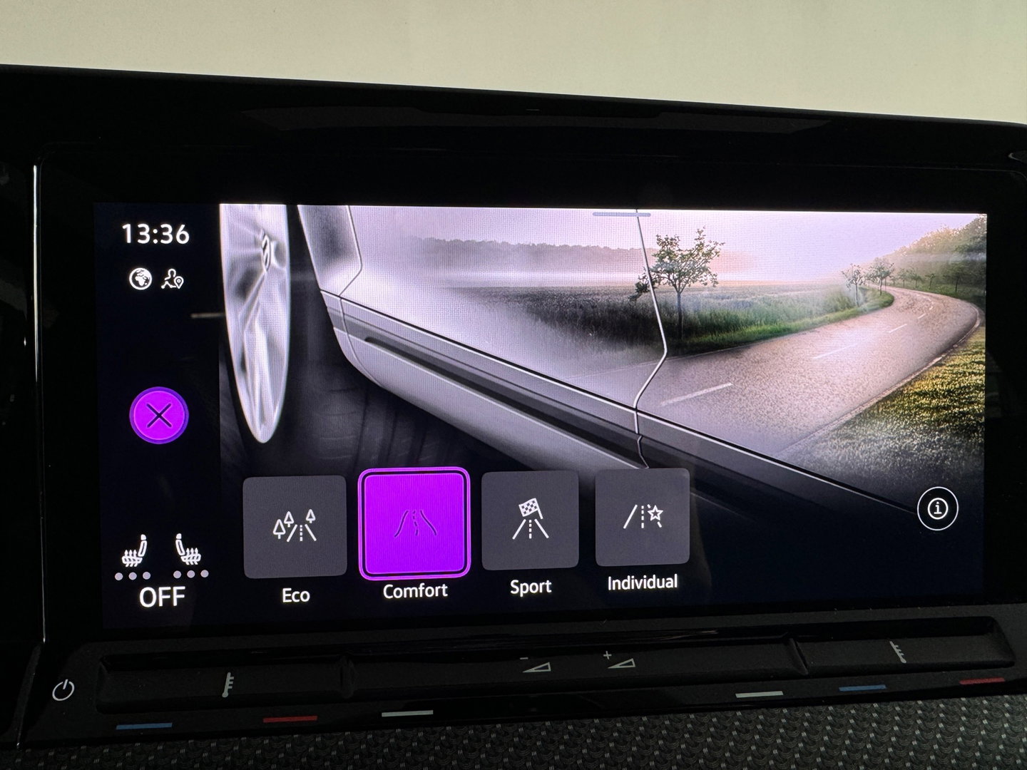 Volkswagen Golf 1.5 eTSI R-Line Pano|Keyless|ACC|Trekhaak|Lane Assist