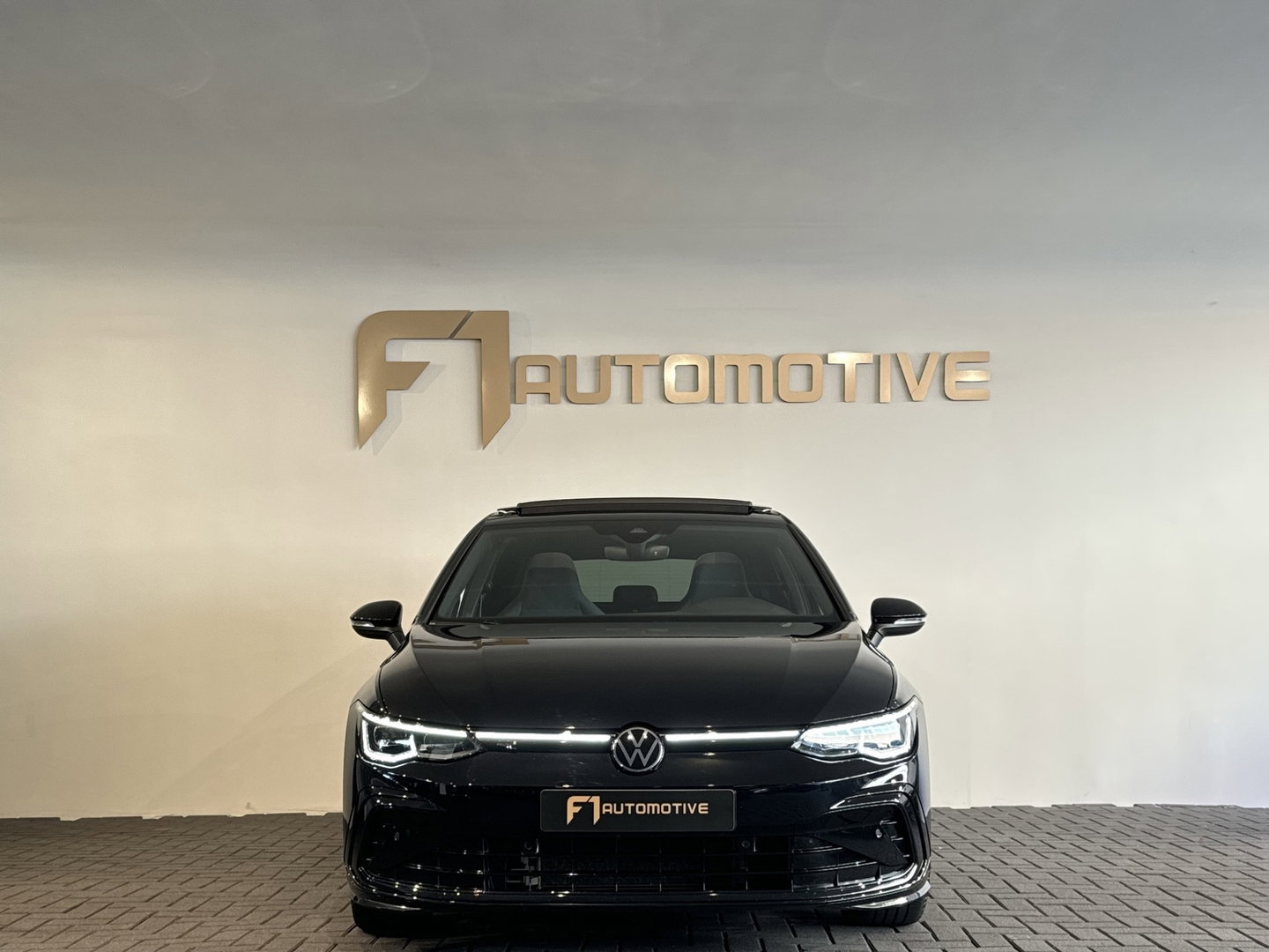 Volkswagen Golf 1.5 eTSI R-Line Pano|Keyless|ACC|Trekhaak|Lane Assist