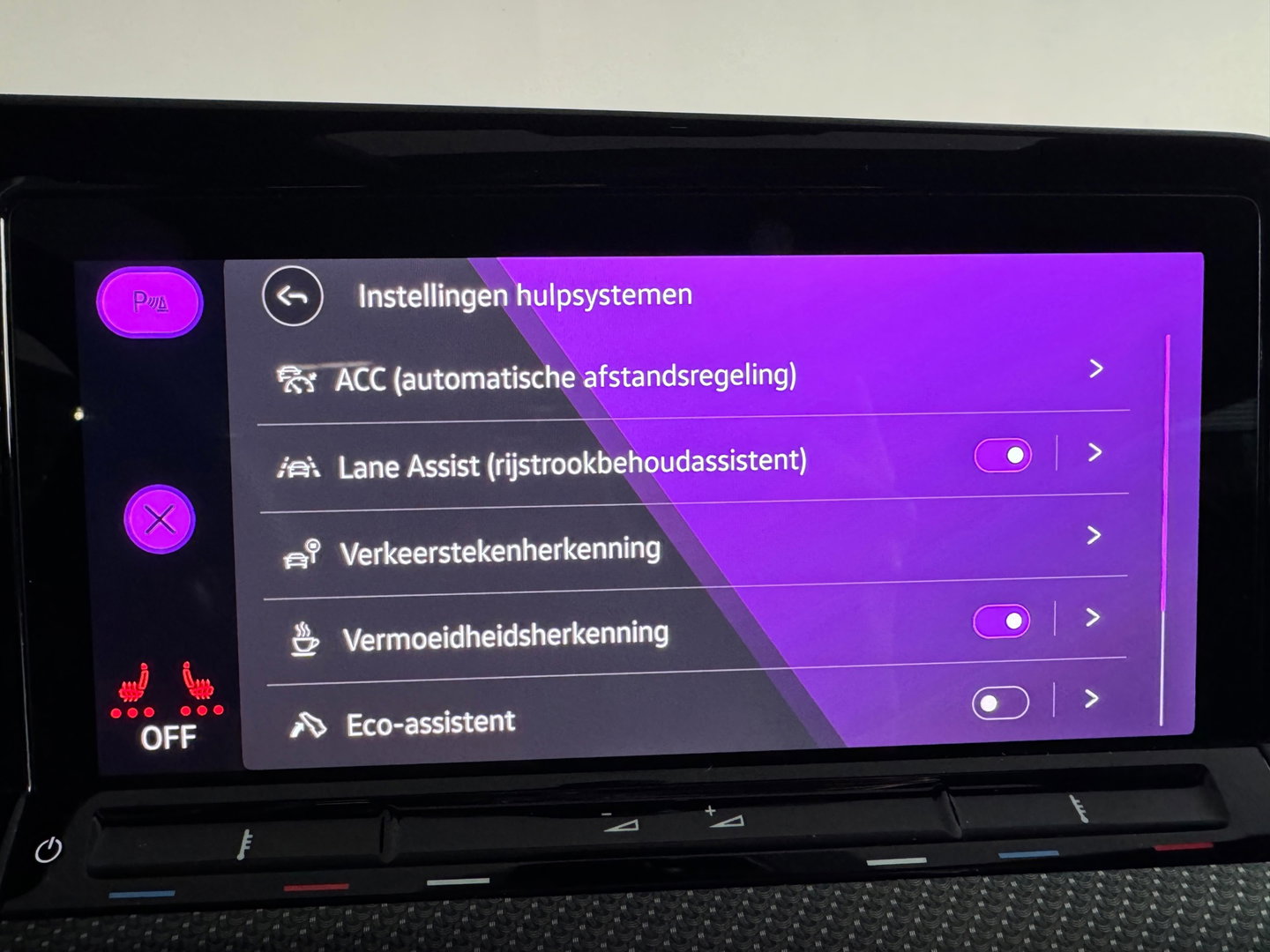 Volkswagen Golf 1.5 eTSI R-Line Pano|Keyless|ACC|Trekhaak|Lane Assist