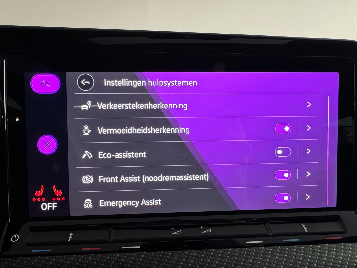 Volkswagen Golf 1.5 eTSI R-Line Pano|Keyless|ACC|Trekhaak|Lane Assist