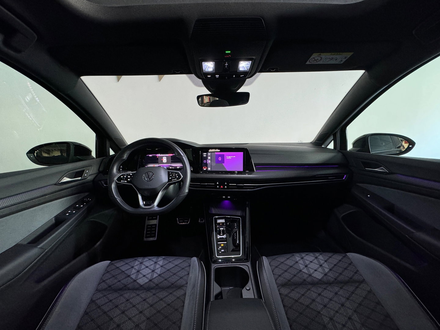 Volkswagen Golf 1.5 eTSI R-Line Pano|Keyless|ACC|Trekhaak|Lane Assist