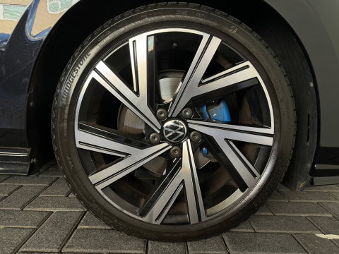 Volkswagen Golf 1.5 eTSI R-Line Pano|Keyless|ACC|Trekhaak|Lane Assist